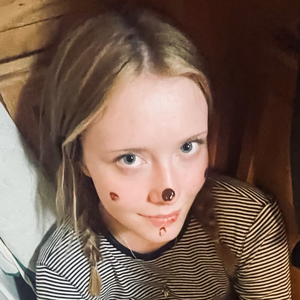 Meet your Posher, Claire